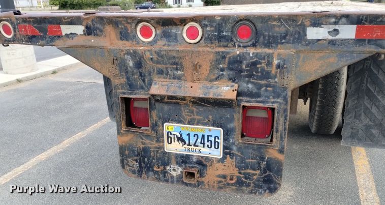 image for item DP3332 1995 Freightliner FL70  flatbed truck