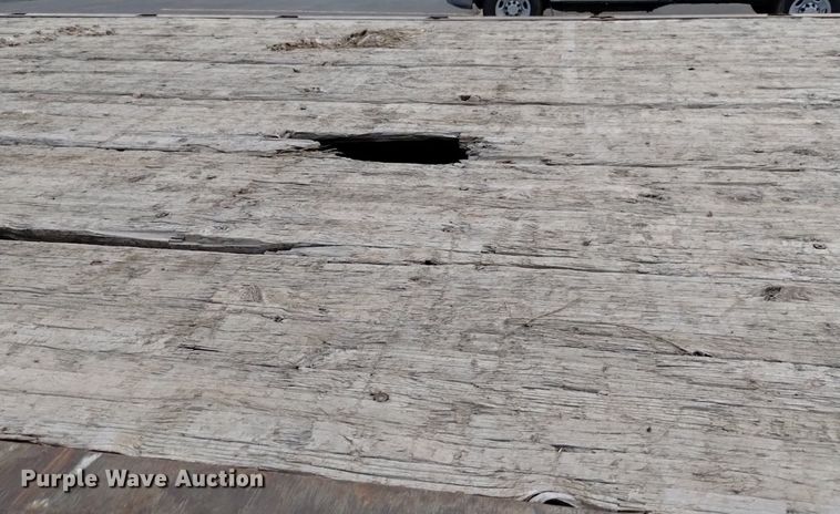 image for item DP3332 1995 Freightliner FL70  flatbed truck