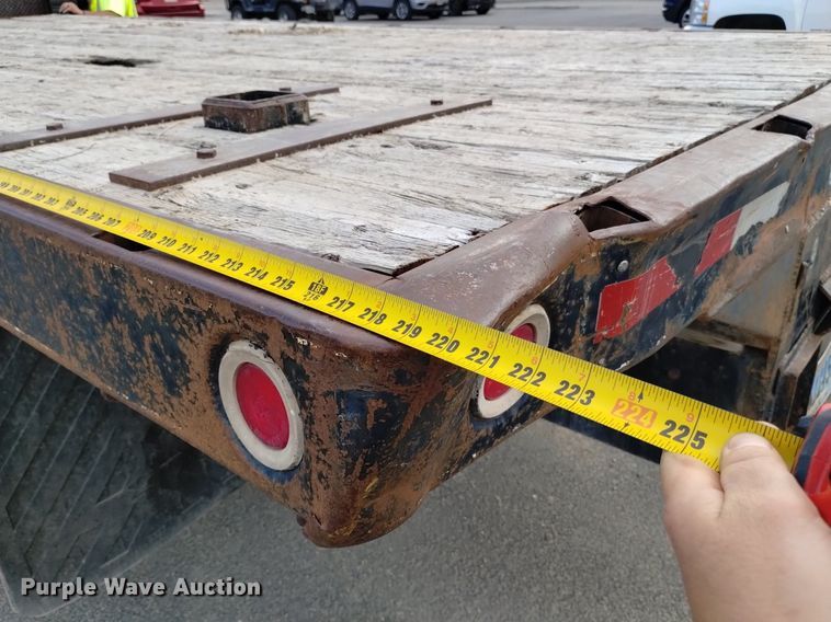 image for item DP3332 1995 Freightliner FL70  flatbed truck