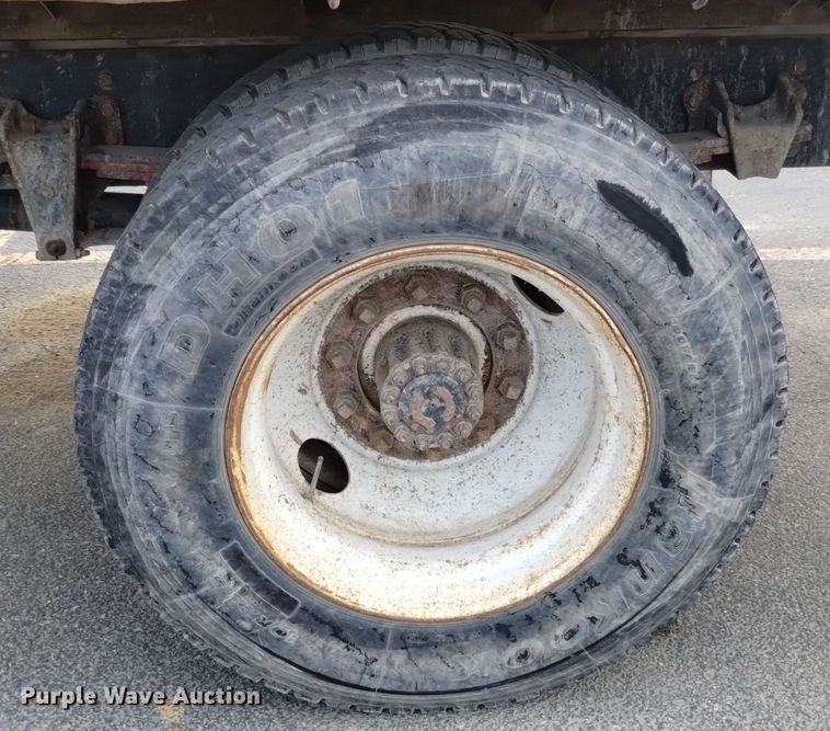 image for item DP3332 1995 Freightliner FL70  flatbed truck