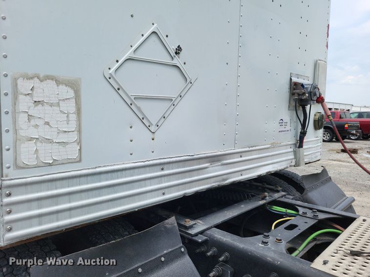 image for item DP5211 2007 Utility Trailer  dry van trailer