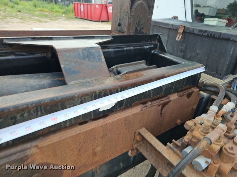 image for item DQ0092 1996 International 9200  hook lift truck