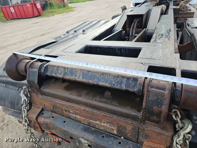 image for item DQ0092 1996 International 9200  hook lift truck