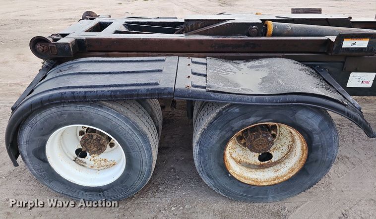 image for item DQ0092 1996 International 9200  hook lift truck