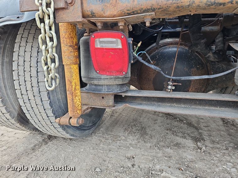 image for item DQ0092 1996 International 9200  hook lift truck