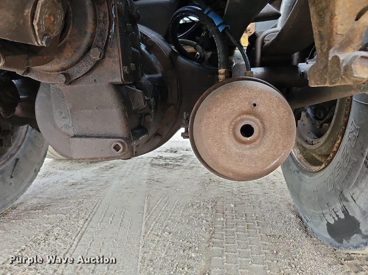 image for item DQ0092 1996 International 9200  hook lift truck