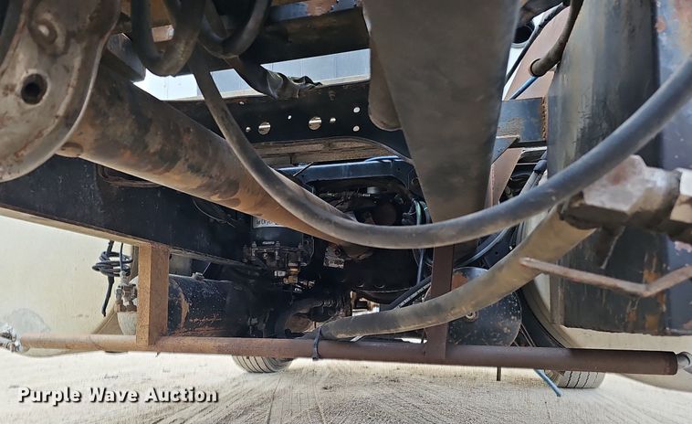 image for item DQ0092 1996 International 9200  hook lift truck