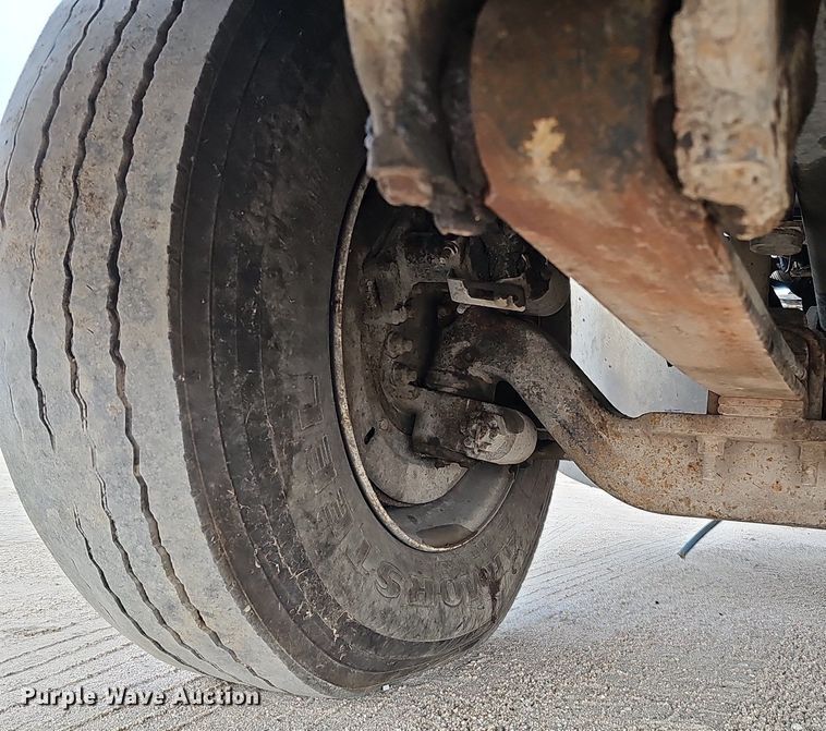 image for item DQ0092 1996 International 9200  hook lift truck