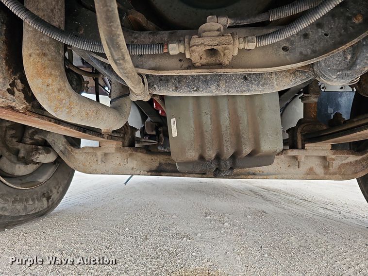 image for item DQ0092 1996 International 9200  hook lift truck