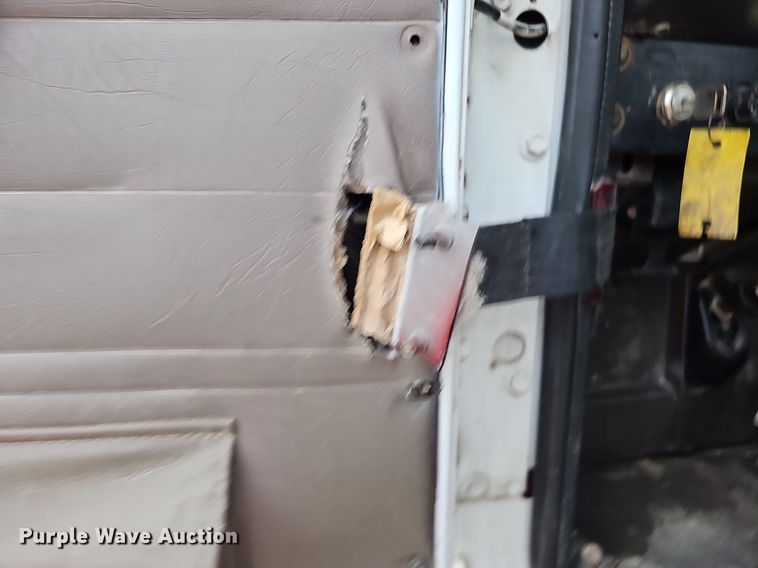 image for item DQ0092 1996 International 9200  hook lift truck