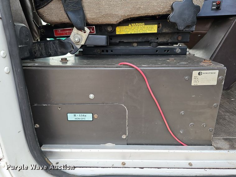 image for item DQ0092 1996 International 9200  hook lift truck