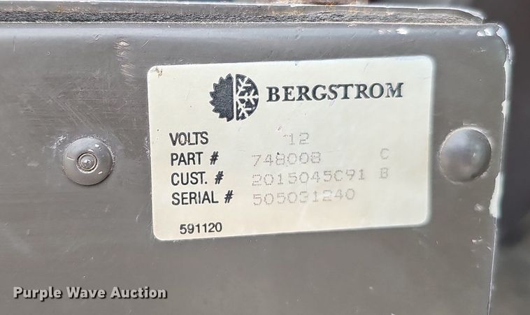 image for item DQ0092 1996 International 9200  hook lift truck