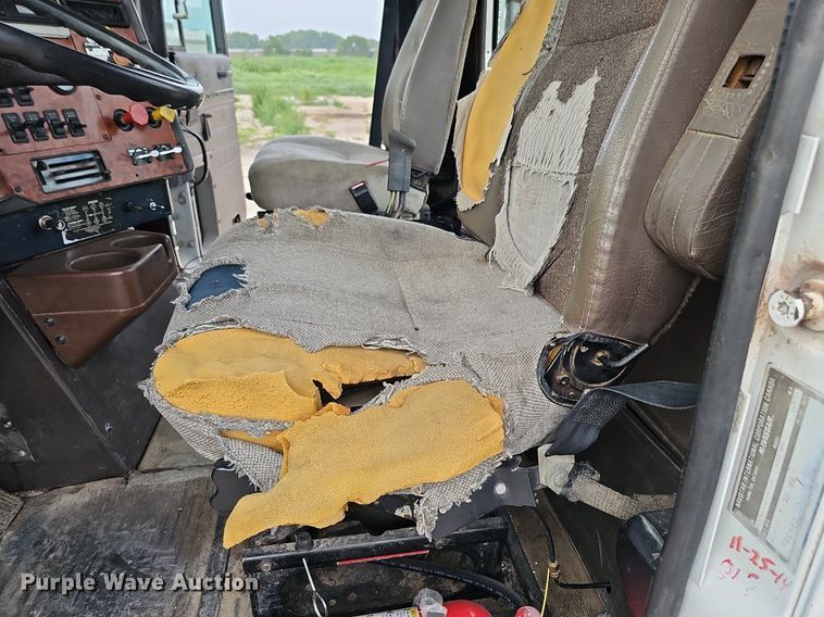 image for item DQ0092 1996 International 9200  hook lift truck