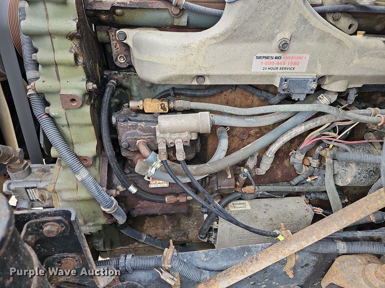 image for item DQ0092 1996 International 9200  hook lift truck