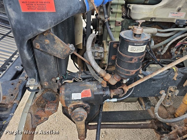 image for item DQ0092 1996 International 9200  hook lift truck