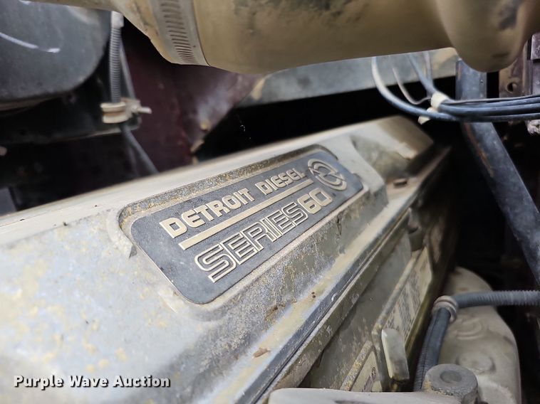 image for item DQ0092 1996 International 9200  hook lift truck