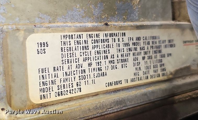 image for item DQ0092 1996 International 9200  hook lift truck