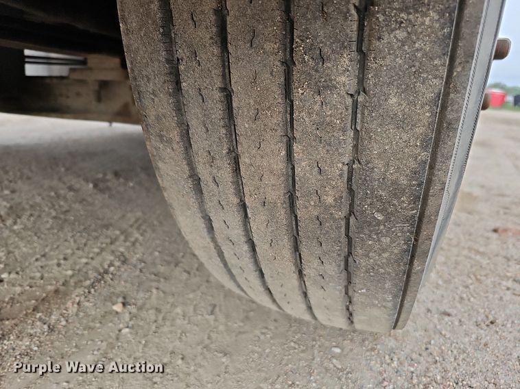 image for item DQ0092 1996 International 9200  hook lift truck