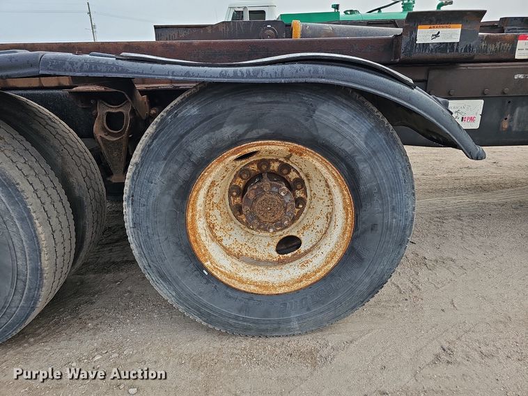 image for item DQ0092 1996 International 9200  hook lift truck