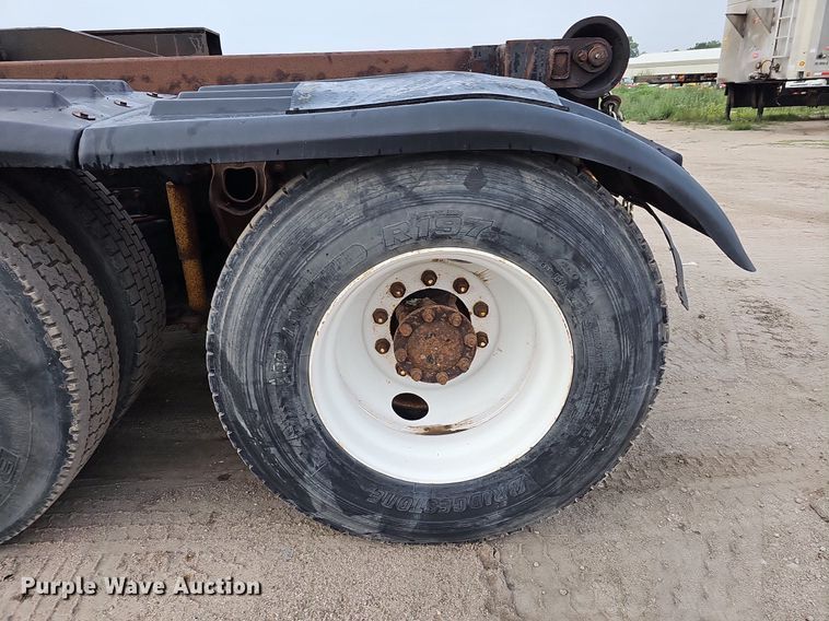 image for item DQ0092 1996 International 9200  hook lift truck