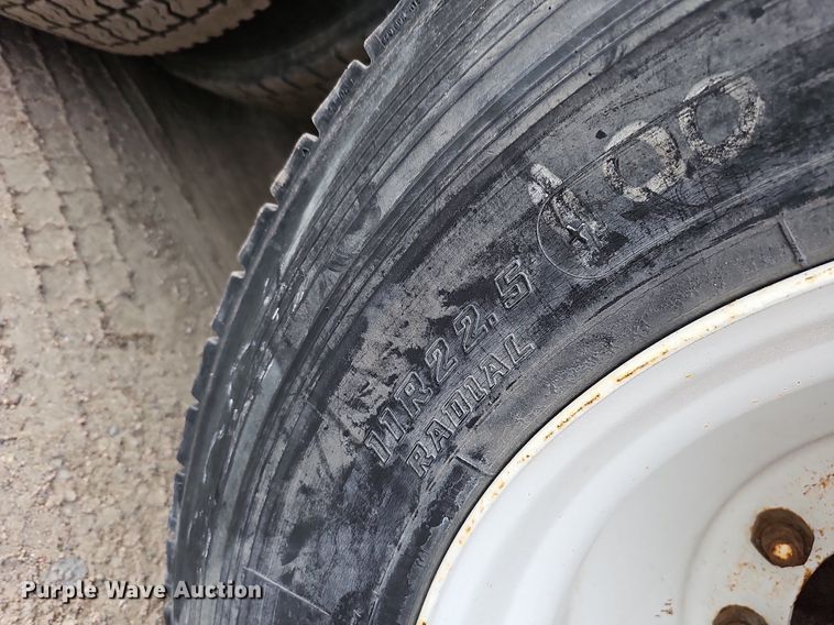 image for item DQ0092 1996 International 9200  hook lift truck