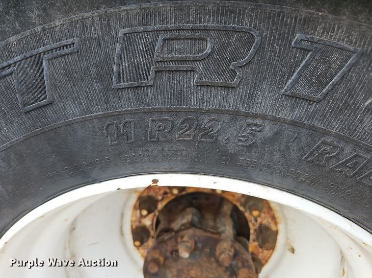 image for item DQ0092 1996 International 9200  hook lift truck