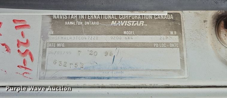 image for item DQ0092 1996 International 9200  hook lift truck