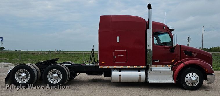image for item DQ0094 2015 Peterbilt 579  semi truck