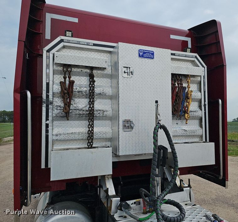 image for item DQ0094 2015 Peterbilt 579  semi truck