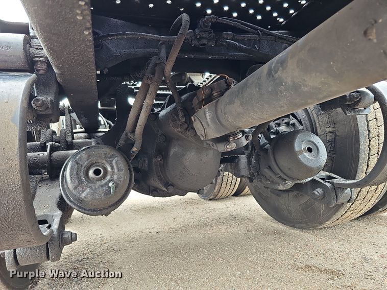 image for item DQ0094 2015 Peterbilt 579  semi truck