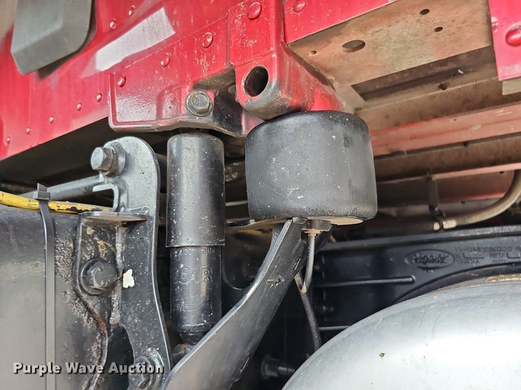 image for item DQ0094 2015 Peterbilt 579  semi truck