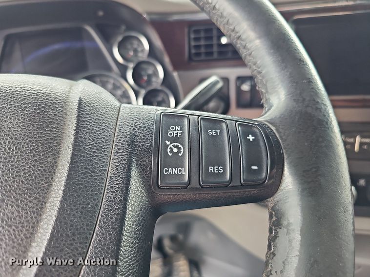 image for item DQ0094 2015 Peterbilt 579  semi truck