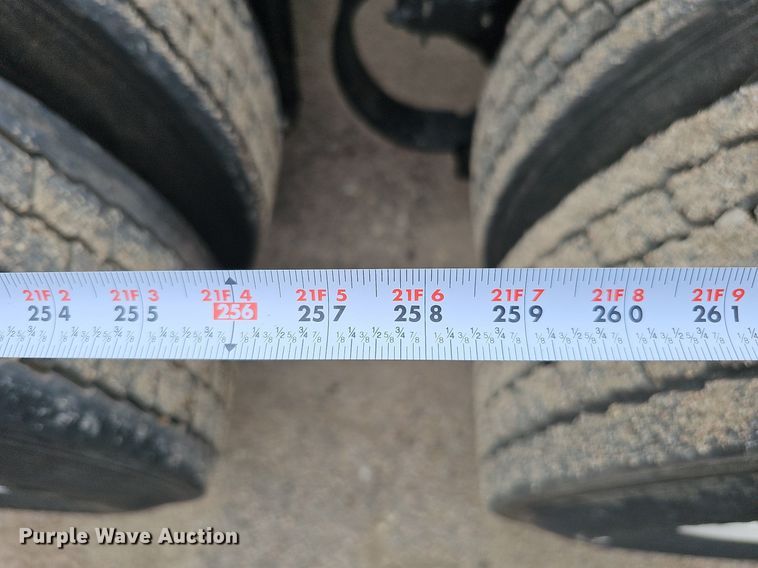 image for item DQ0094 2015 Peterbilt 579  semi truck