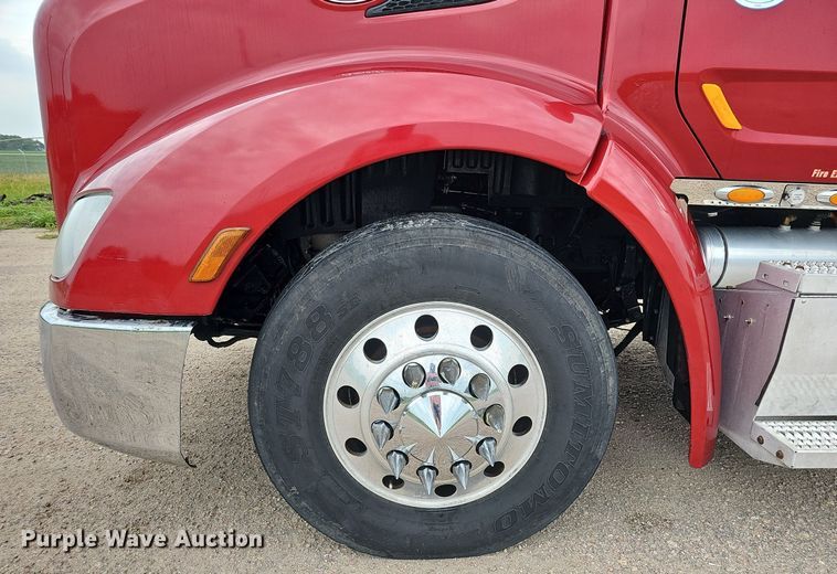 image for item DQ0094 2015 Peterbilt 579  semi truck