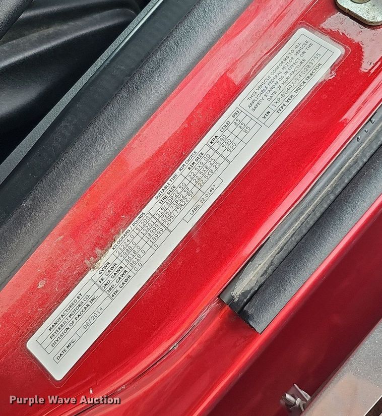 image for item DQ0094 2015 Peterbilt 579  semi truck