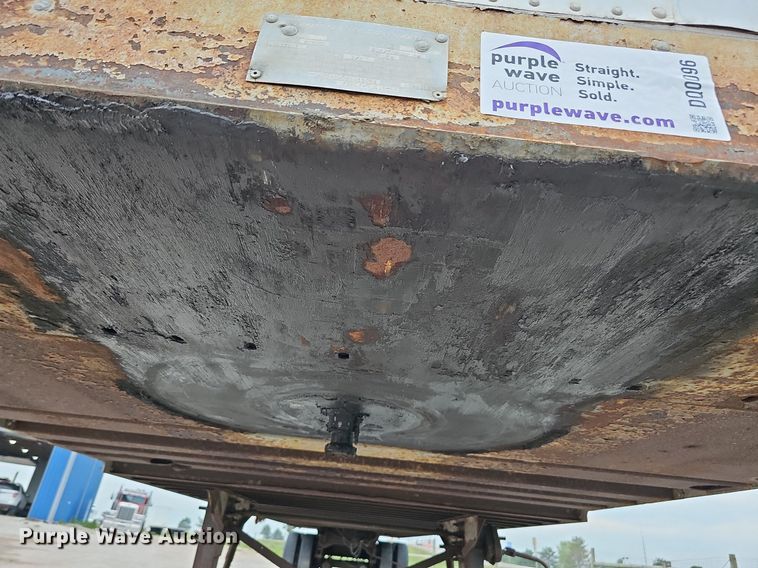 image for item DQ0096 1995 Fruehauf FBHLP-9 1.5-NF2-48W  dry van trailer