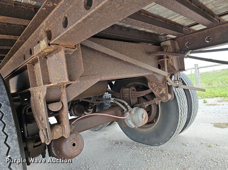 image for item DQ0096 1995 Fruehauf FBHLP-9 1.5-NF2-48W  dry van trailer