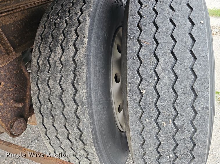 image for item DQ0096 1995 Fruehauf FBHLP-9 1.5-NF2-48W  dry van trailer