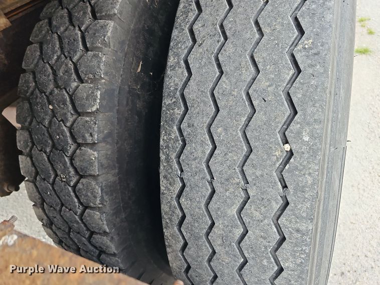 image for item DQ0096 1995 Fruehauf FBHLP-9 1.5-NF2-48W  dry van trailer