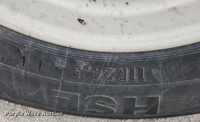 image for item DQ0096 1995 Fruehauf FBHLP-9 1.5-NF2-48W  dry van trailer