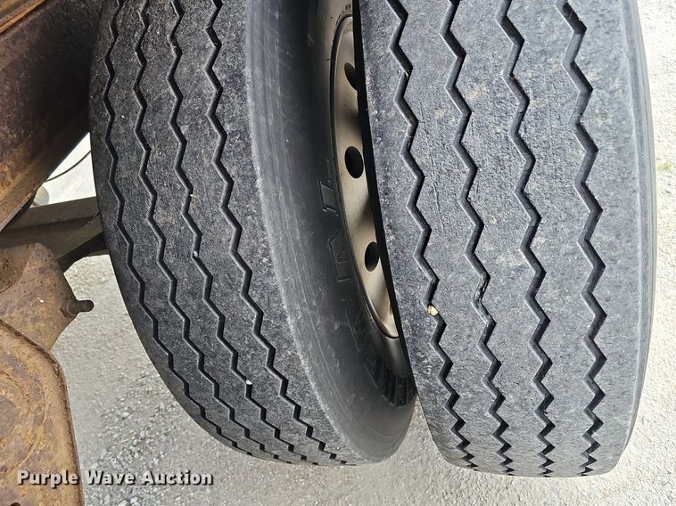 image for item DQ0096 1995 Fruehauf FBHLP-9 1.5-NF2-48W  dry van trailer