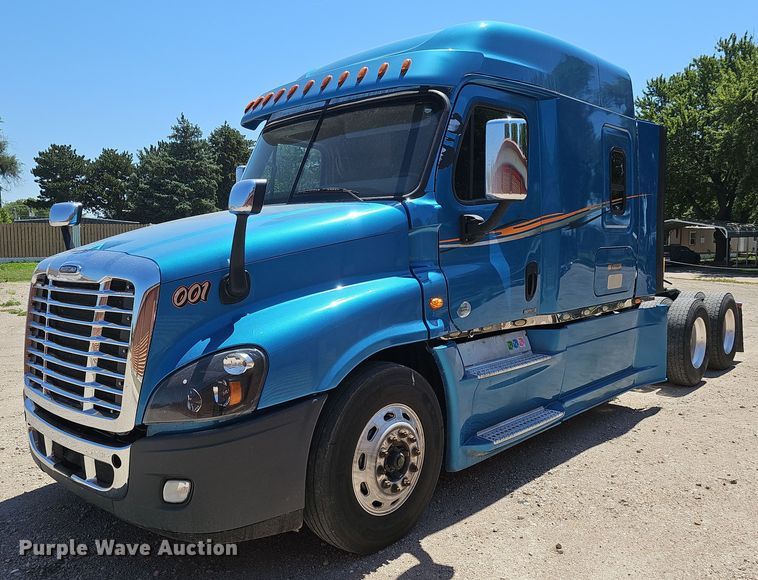 image for item DQ0121 2016 Freightliner Cascadia Evolution  semi truck