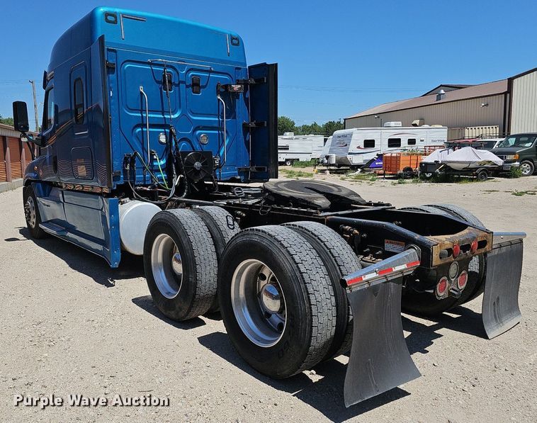 image for item DQ0121 2016 Freightliner Cascadia Evolution  semi truck