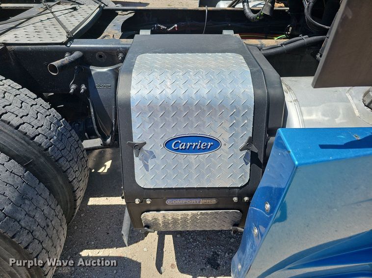 image for item DQ0121 2016 Freightliner Cascadia Evolution  semi truck