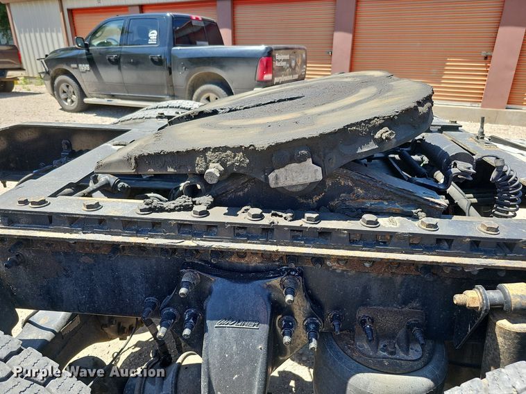 image for item DQ0121 2016 Freightliner Cascadia Evolution  semi truck