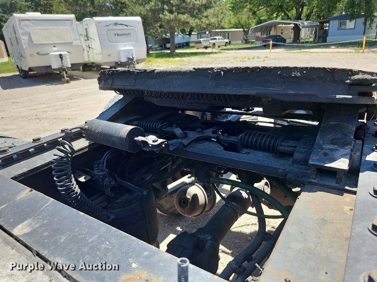 image for item DQ0121 2016 Freightliner Cascadia Evolution  semi truck