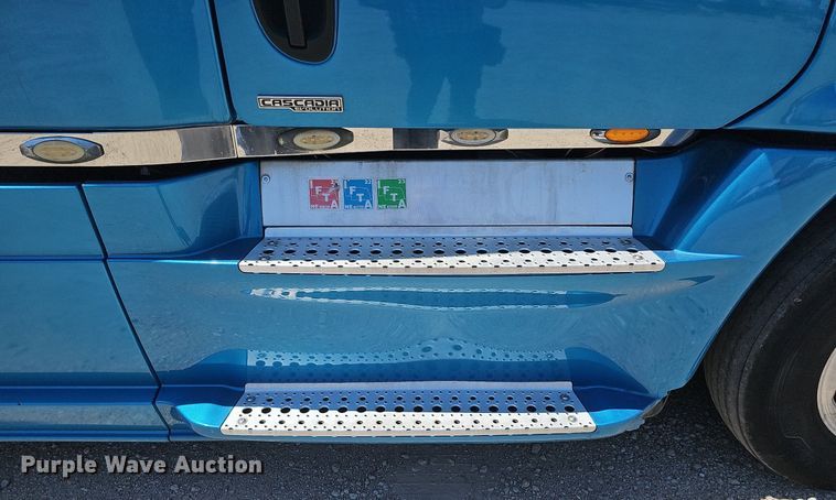 image for item DQ0121 2016 Freightliner Cascadia Evolution  semi truck