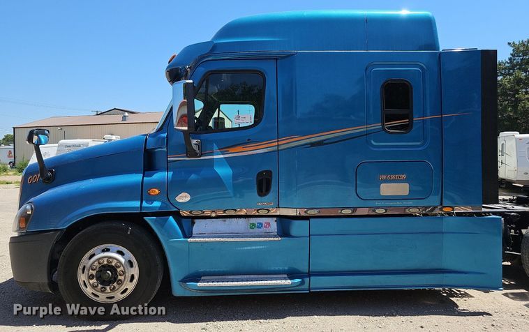 image for item DQ0121 2016 Freightliner Cascadia Evolution  semi truck