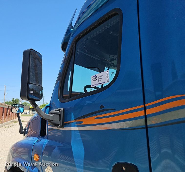 image for item DQ0121 2016 Freightliner Cascadia Evolution  semi truck