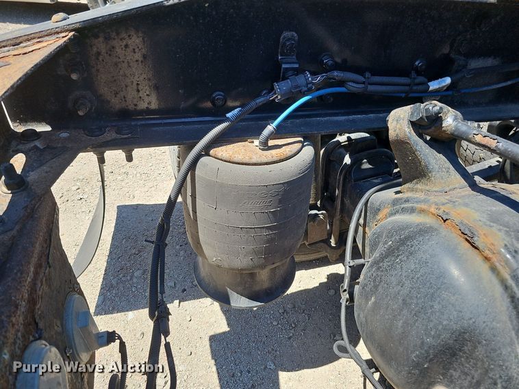 image for item DQ0121 2016 Freightliner Cascadia Evolution  semi truck